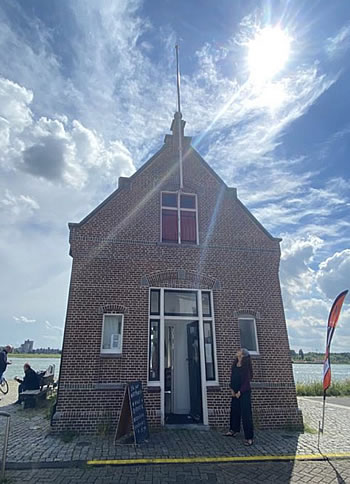 Douanehuisje Maasluis met Poelie